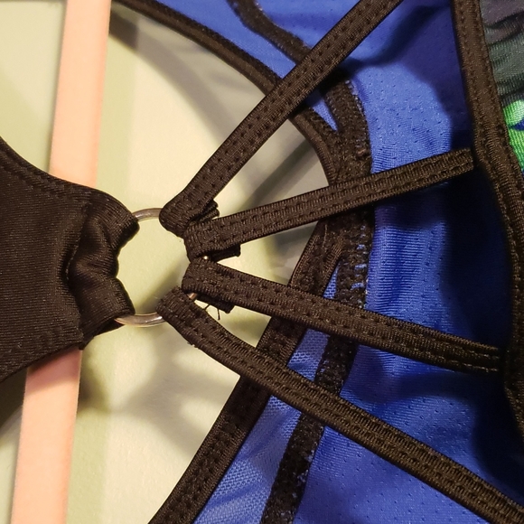 Sports bra size small - Picture 3 of 6
